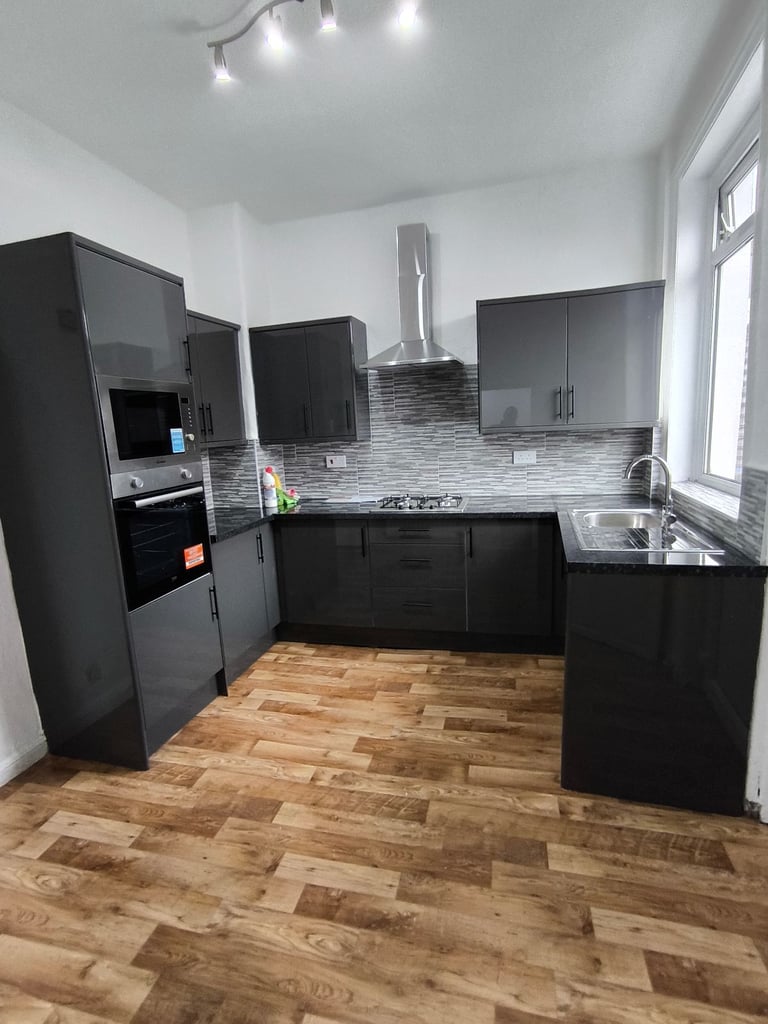 Newly Refurbished 2-Bedroom Terraced House To Let – Modern Living in Middleton!