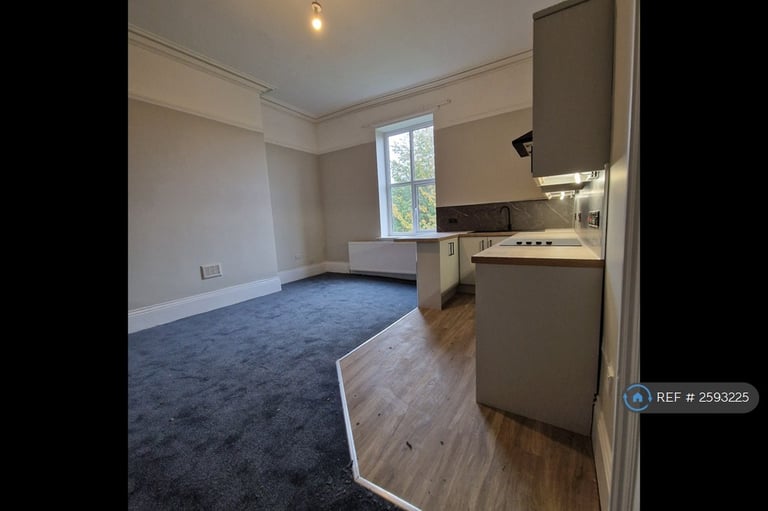 2 bedroom flat in Caroline Place, Prenton, CH43 (2 bed) (#2593225)