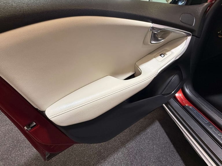 2018 Volvo V40 T3 [152] Cross Country Pro 5dr Geartronic HATCHBACK PETROL Automatic