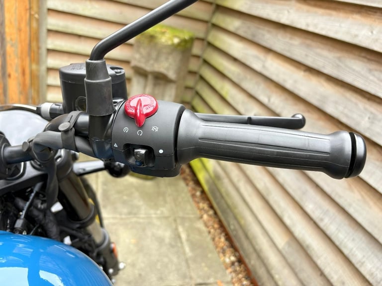 2024 / 24 Royal Enfield METEOR 350 £2750 Blue 134 miles.