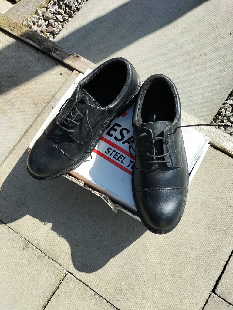 Mens protective work shoes 