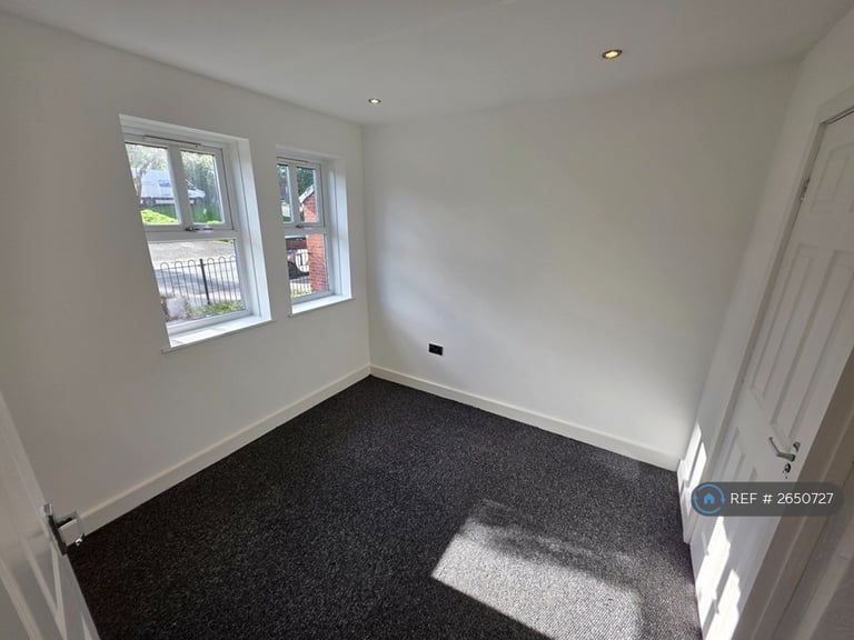 2 bedroom flat in King Edward Street, Normanton, WF6 (2 bed) (#2650727)