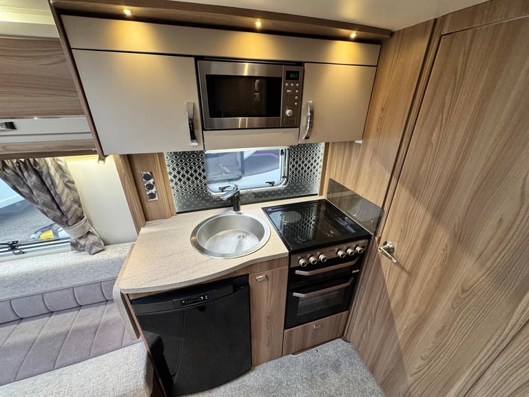 SWIFT CHALLENGER HI-STYLE 560 2021 MODEL ISLAND BED TOURING CARAVAN