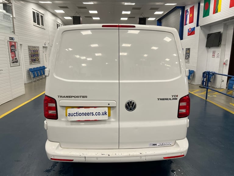 2017 Volkswagen Transporter T30 L2 TRENDLINE 2.0TDI BLUEMOTION 150PS DSG AUTO LWB VAN (EURO 6) PA...