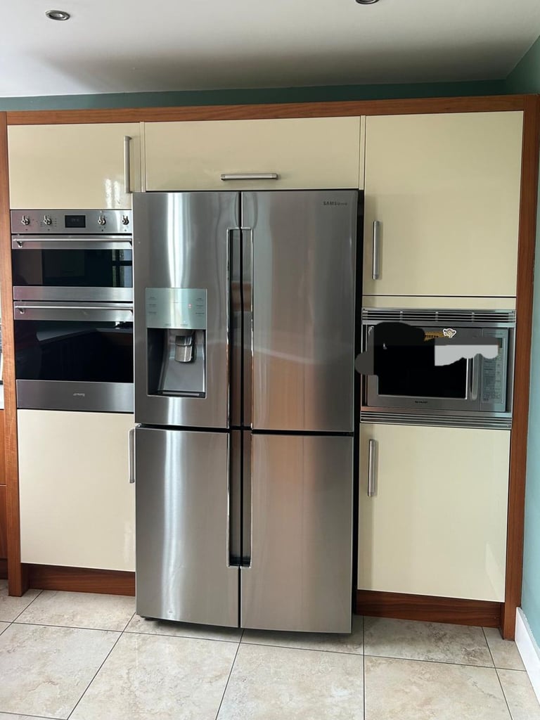 image for High gloss cream kitchen