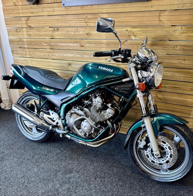 Yamaha XJ600 (naked Diversion) / Y Reg 2001 / ONLY 5449 MILES!