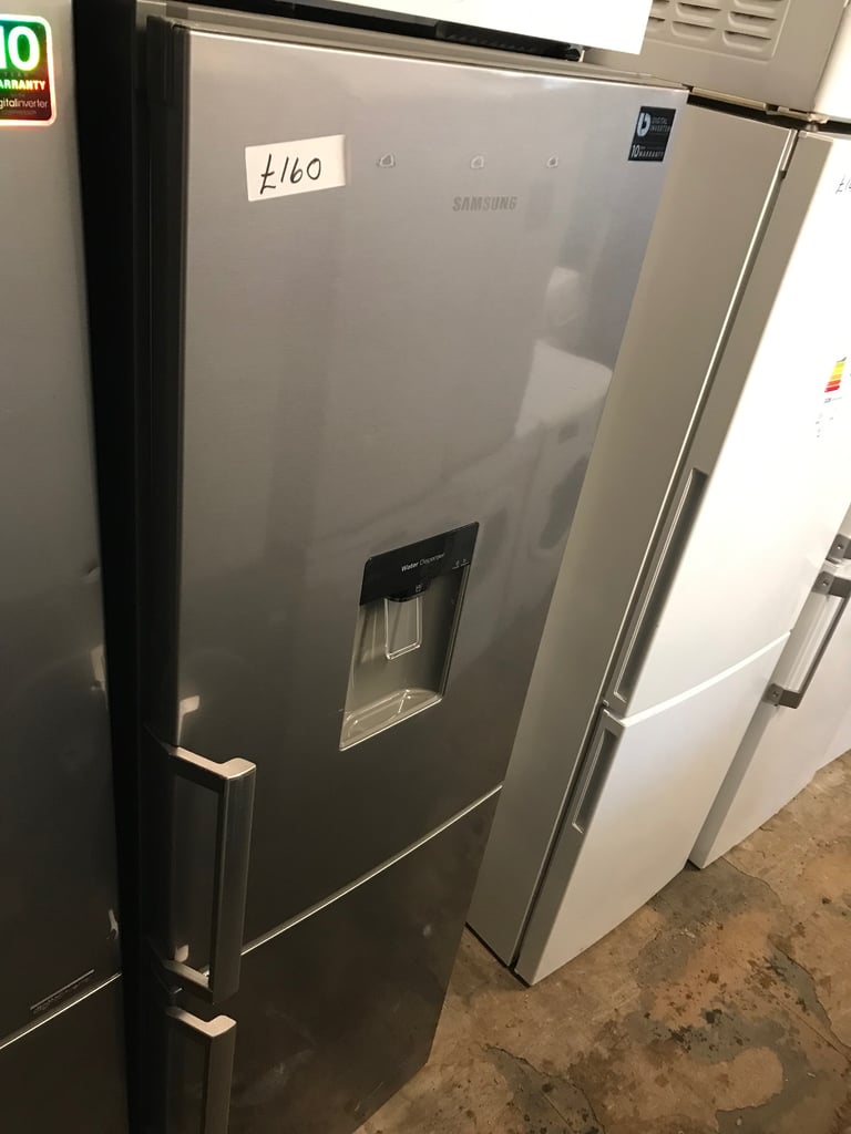 image for SAMSUNG FRIDGE FREEZER WITH WATER DISPENSER £160