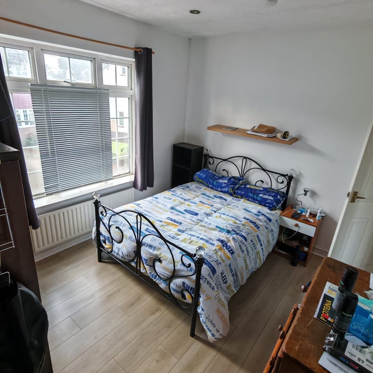 Woking. double room 695 pcm bills included 