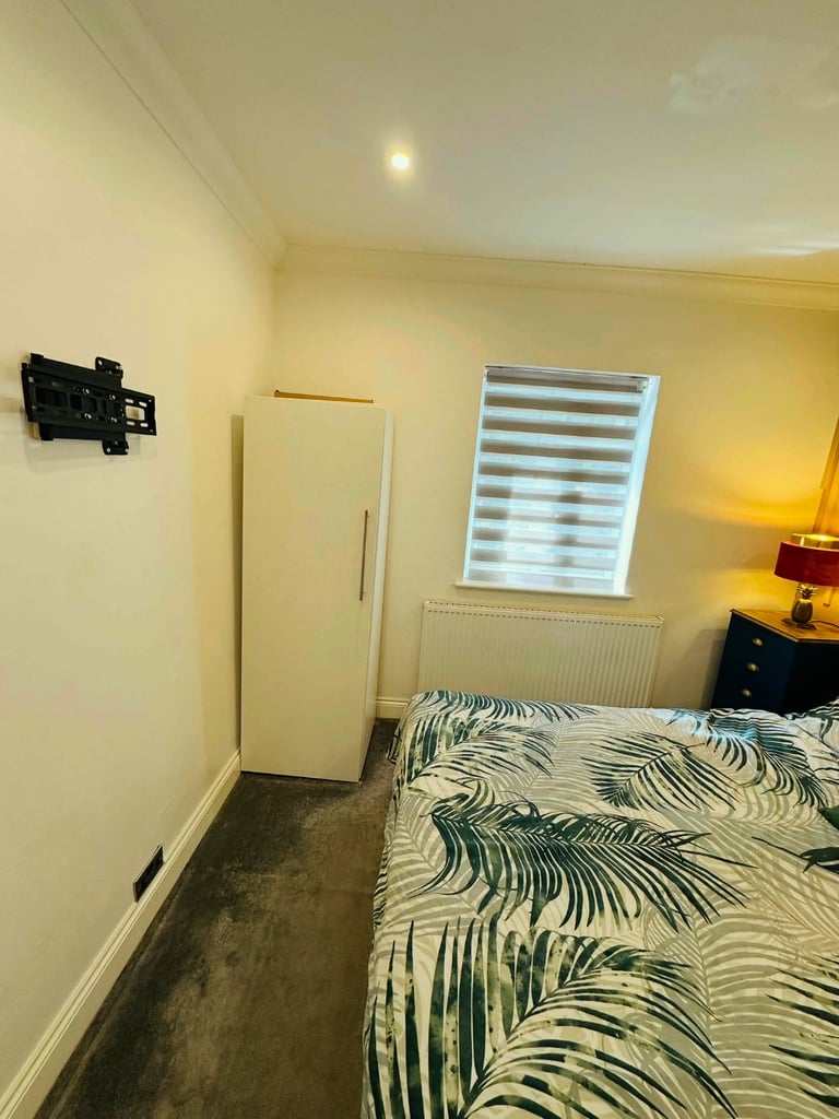 Furnished Double Room to Rent in Bournemouth BH89