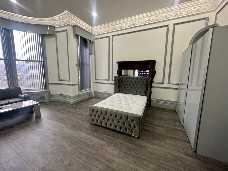 ** All bills inclusive Studio Flat with roof top garden **