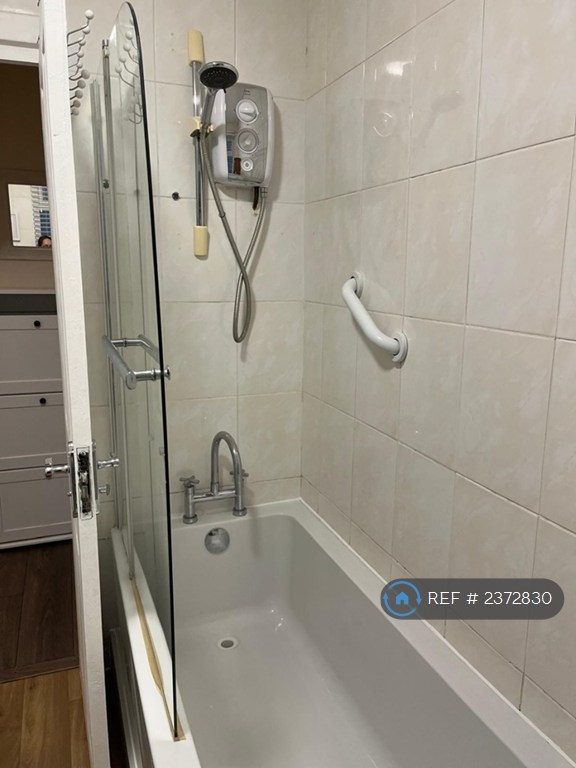 2 bedroom flat in Burnbank Street, Coatbridge, ML5 (2 bed) (#2372830)