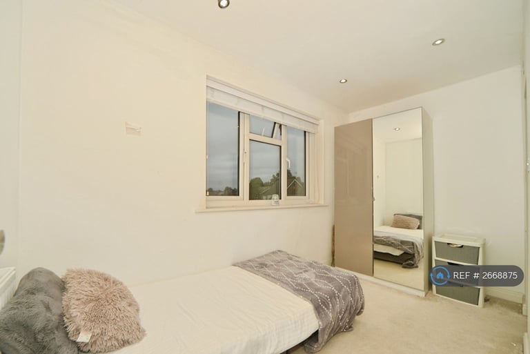 4 bedroom house in Lysander Way, Orpington, BR6 (4 bed) (#2668875)