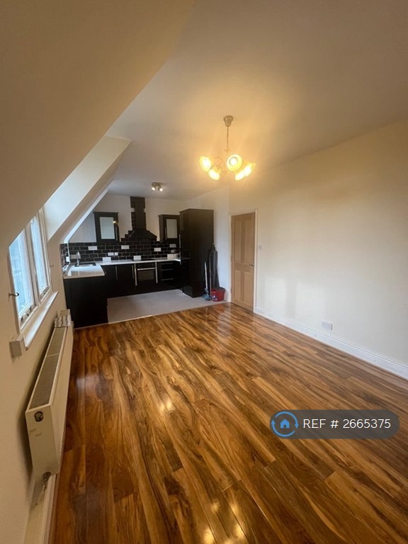 2 bedroom flat in Elmsley Road, Liverpool, L18 (2 bed) (#2665375)