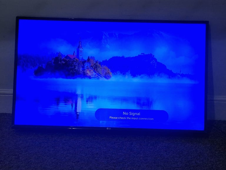 LG Smart TV HDR 4K Ultra HD Led 43 inches for spares and repairs 