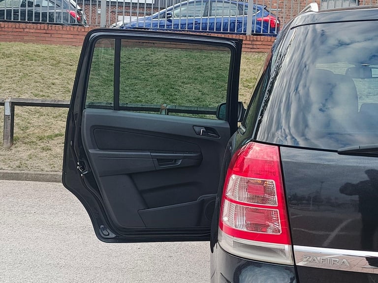 2012 Vauxhall Zafira 1.6 16V Design Euro 5 5dr (SNav) MPV Petrol Manual