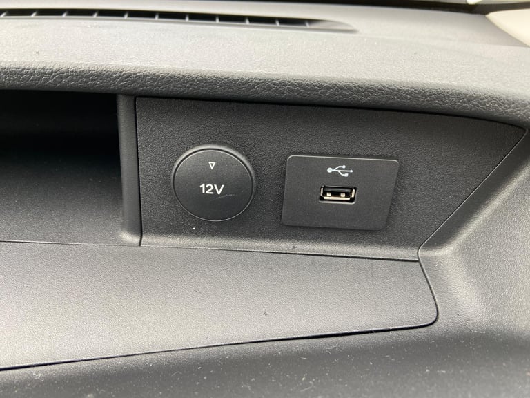 73 Reg, Ford Transit L3 Luton, FWD, Tail Lift, In Stock! Good payload 1062kg 