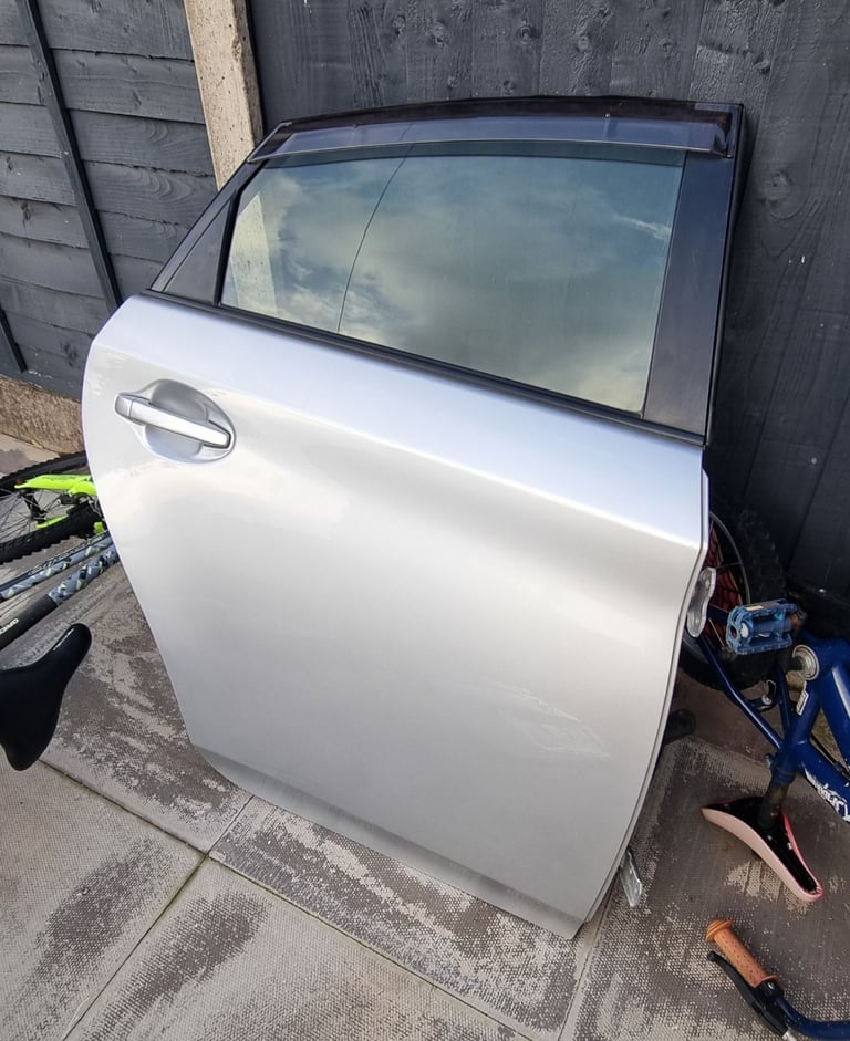 Toyota prius rear door 2009/2015