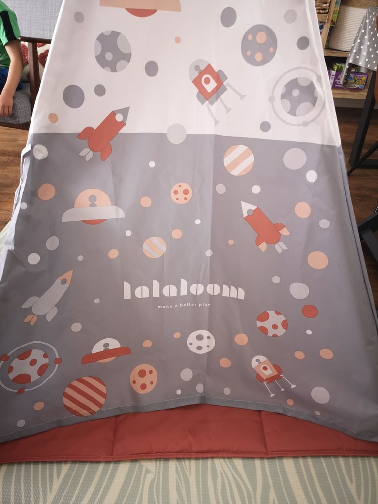 Kid's Tepee tent - space themed (like new)