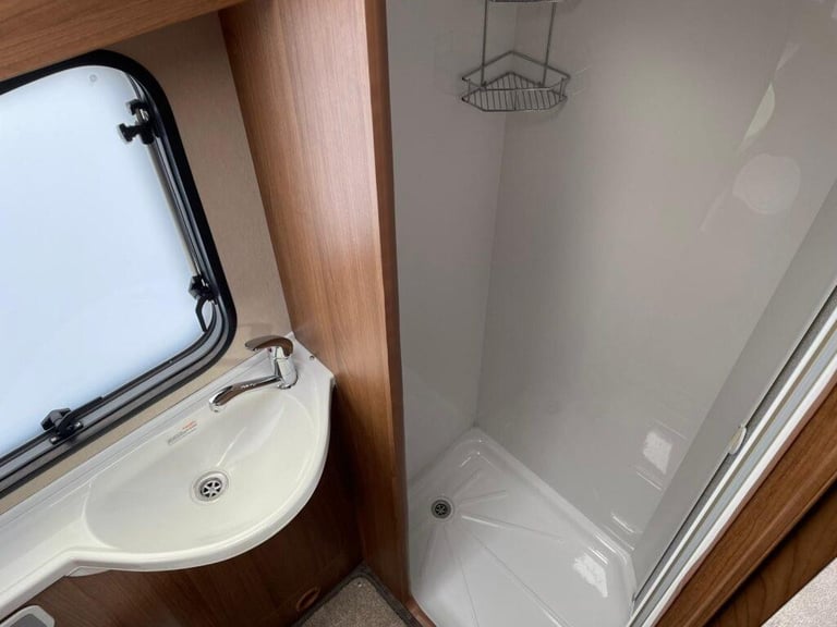 Auto-Trail Imala 732 Lo-Line 4 Berth 2 Belt Island Bed Motorhome 