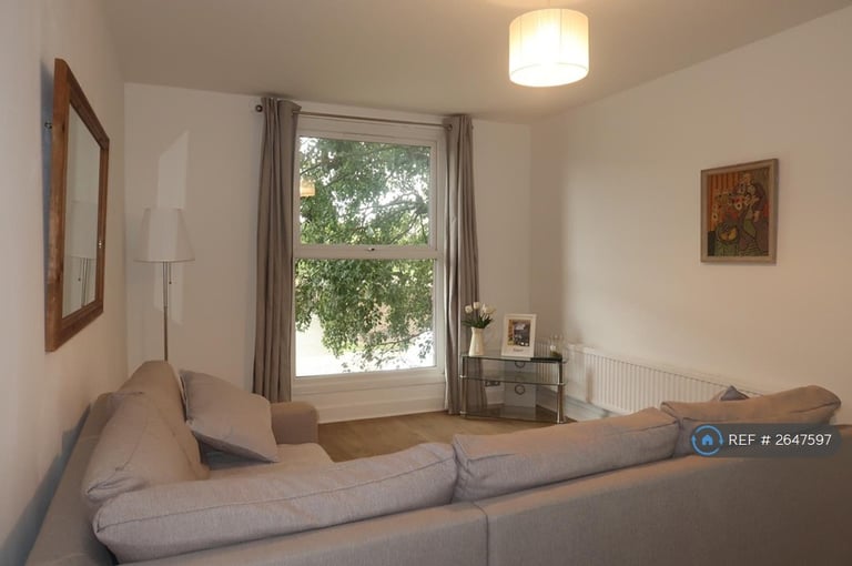 1 bedroom flat in Greyhound Road, London, W6 (1 bed) (#2647597)