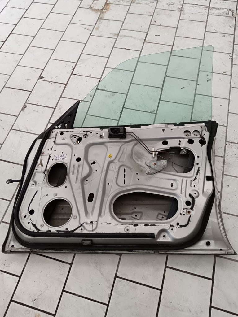 Rh door for Subaru Forester