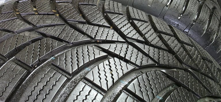 215 60 16    2 x tyres Toyo Tires OBServe S944 All Season