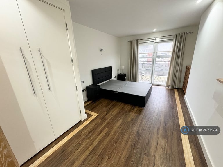 2 bedroom flat in Park View, Cardiff, CF10 (2 bed) (#2677934)