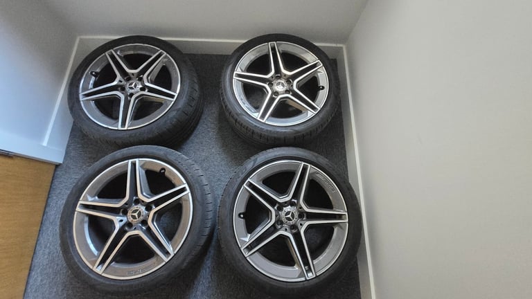 image for Mercedes Genuine 19 Inch 5 spoke alloy wheels and tyre