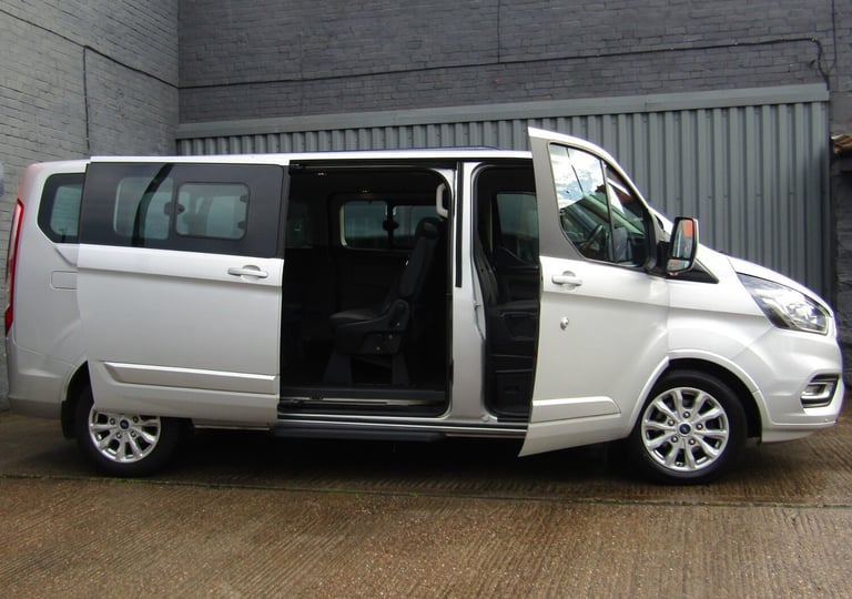 2022 Ford Tourneo Custom 2.0 EcoBlue 130ps L/R 9 Seater Titanium Auto Minibus Diesel Automatic