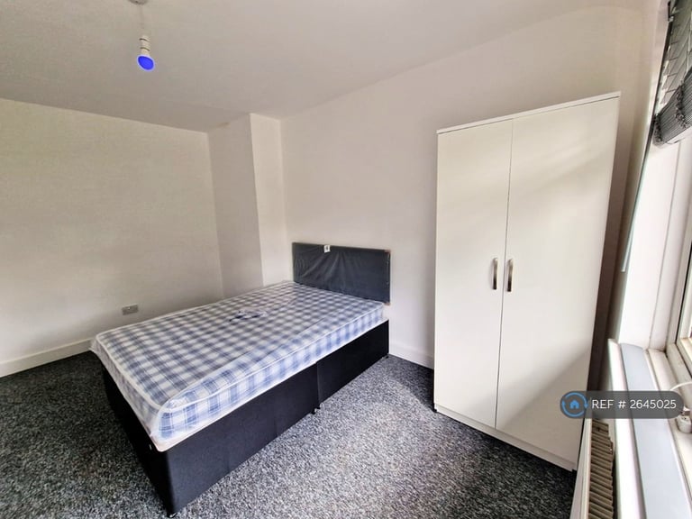3 bedroom house in Aylesbury Crescent, Birmingham, B44 (3 bed) (#2645025)