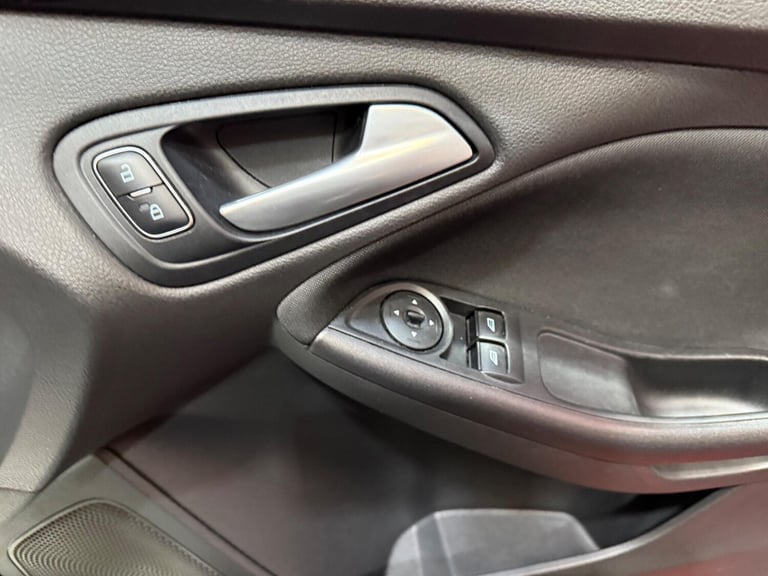 2017 Ford Focus 1.0T EcoBoost ST-Line Euro 6 (s/s) 5dr ESTATE Petrol Manual