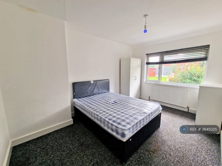 3 bedroom house in Aylesbury Crescent, Birmingham, B44 (3 bed) (#2645025)