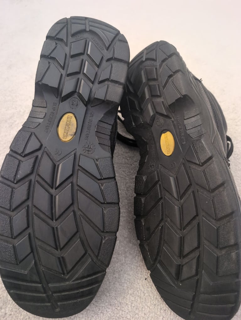 Mens EarthWorks safety boots 