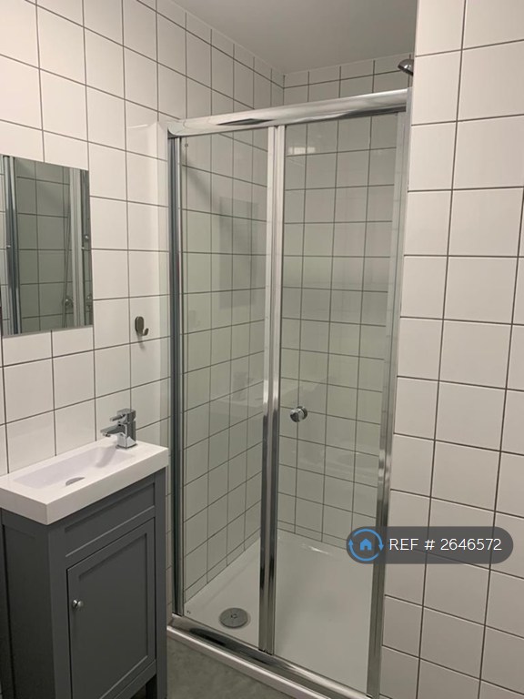 1 bedroom in Catford, London, SE6 (#2646572)