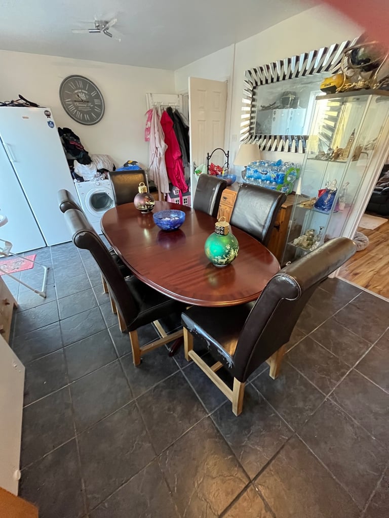 Dining set - perfect for Christmas 🎄🎄🎄🎄