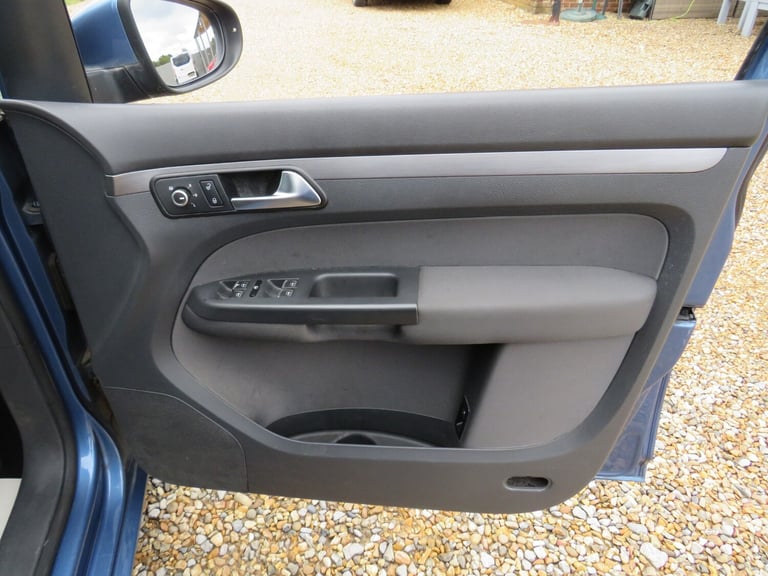 2011 Volkswagen Touran 1.6 TDI 105 SE 7 SEATER MPV Diesel Manual