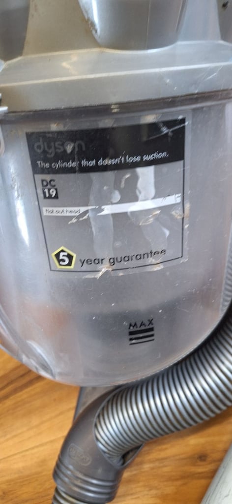 DC19 dyson vacuum cleaner,body & hose and pipe only.very strong 