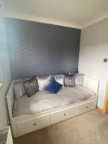 Hemnes IKEA Single day bed and mattress