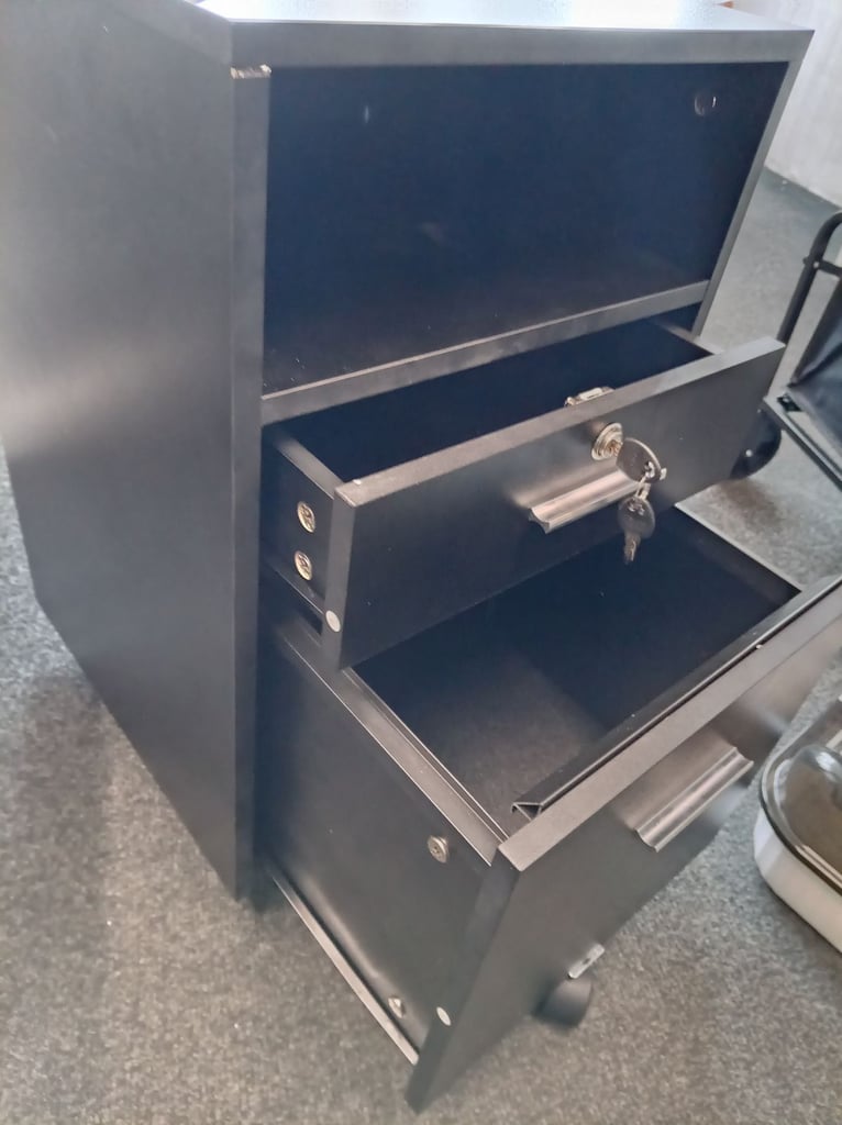 Cabinet with drawers