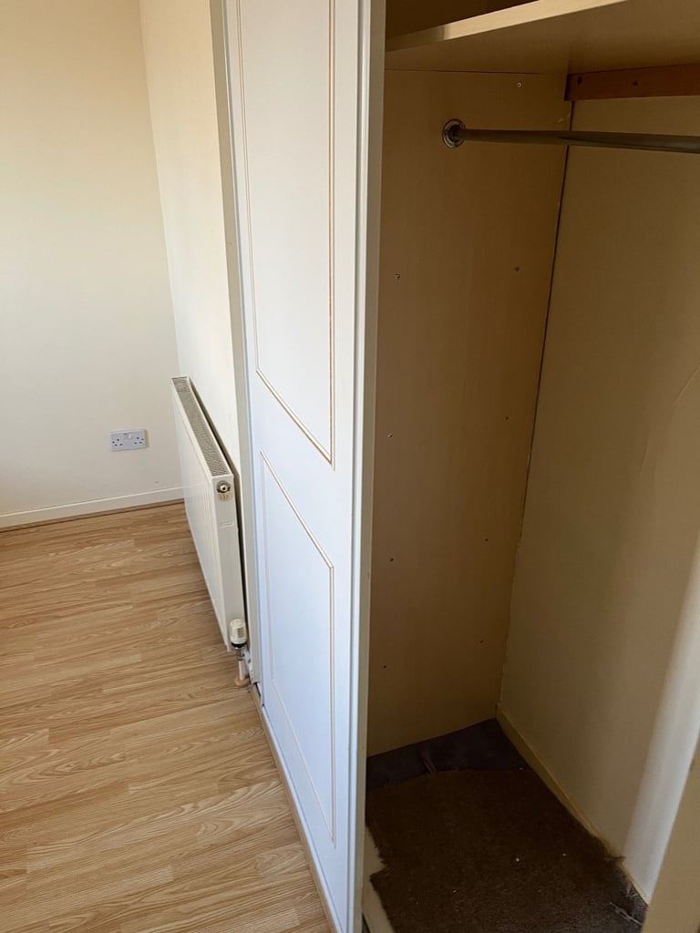Specious room with double bed size.