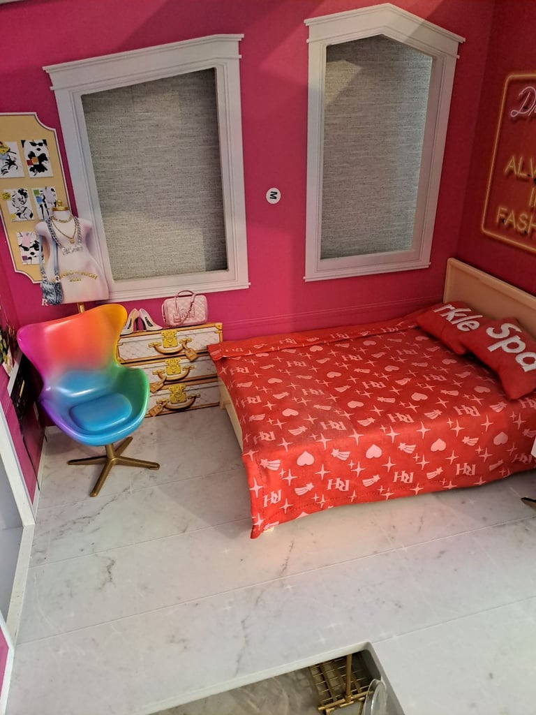 Rainbow high dolls house complete 