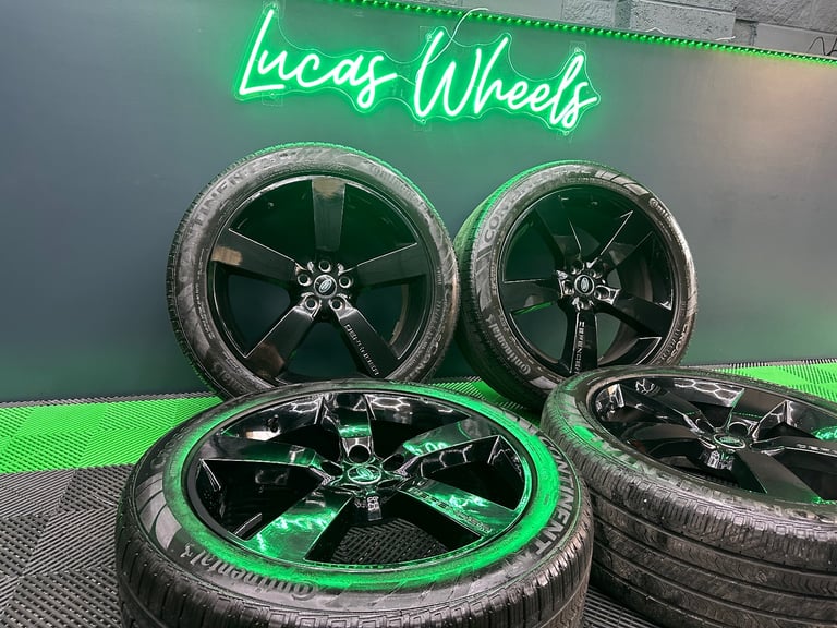 Land Rover Defender Genuine L663 22 inch Style 5098 Gloss Black alloy wheels & all Continentals!