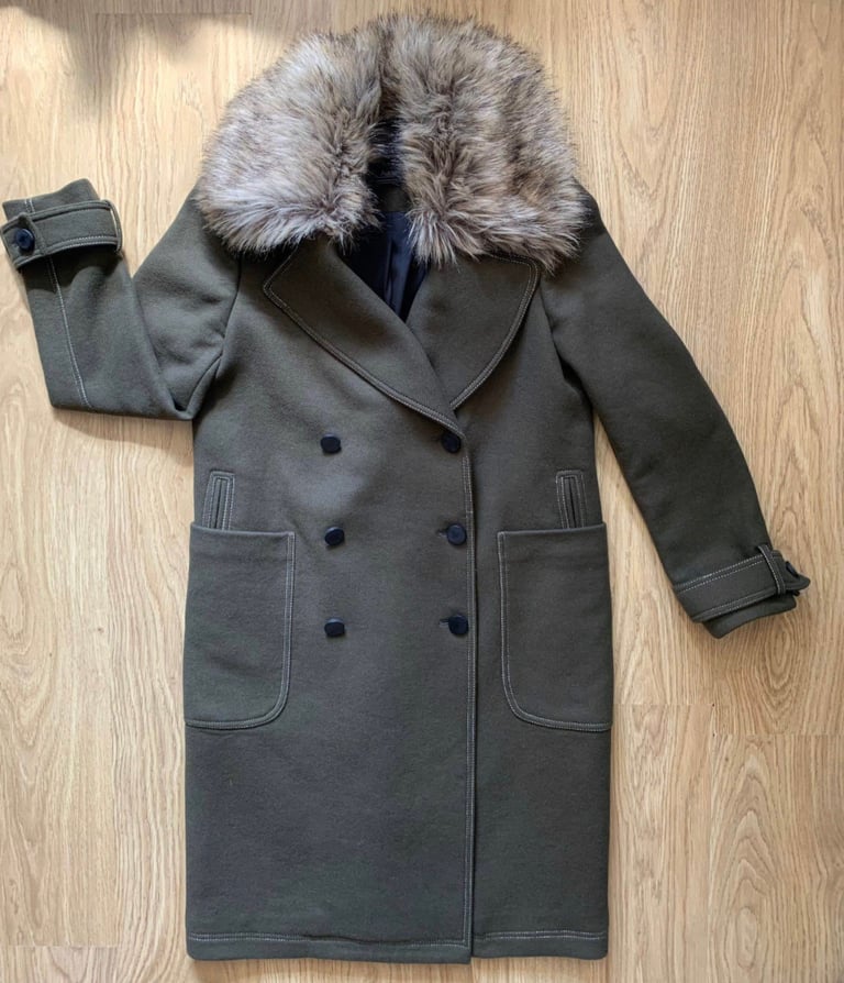 Beautiful Lady’s M&S coat. Size 12. ( Only worn once. As New condition.) - Fur Collar is removable