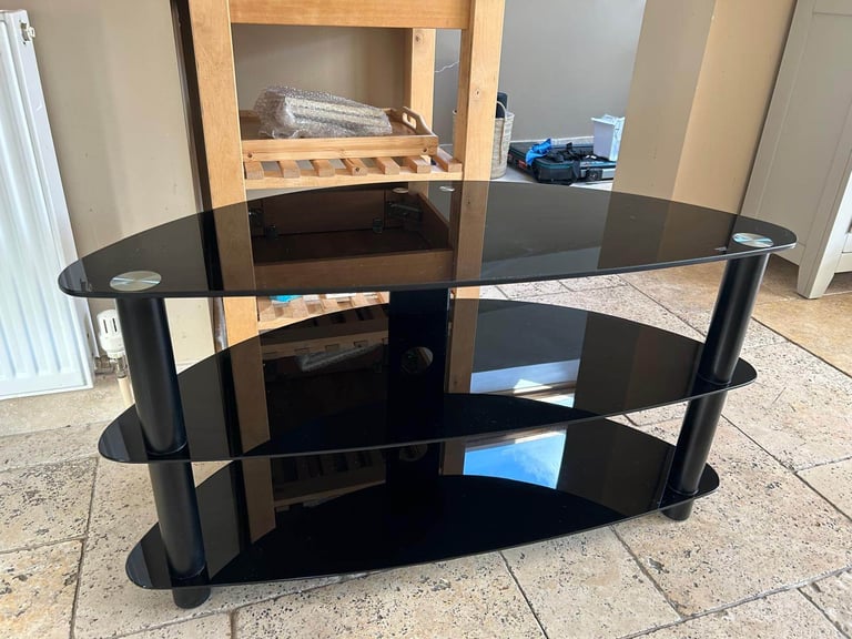 Immaculate heavy glass media/TV stand