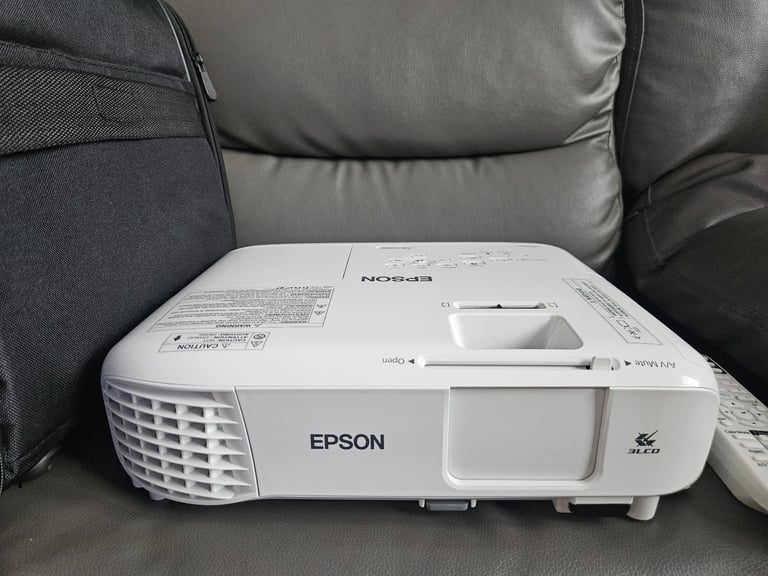 Epson Projector 1080p true colour like new