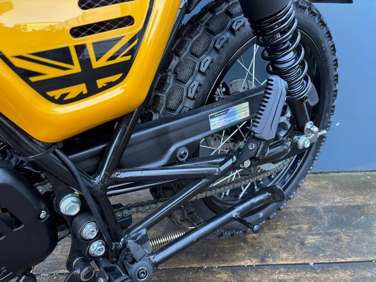 BIKE OF THE WEEK - Bluroc Legend 125cc Scrambler Motorcycle Mutt Bullit 125 
