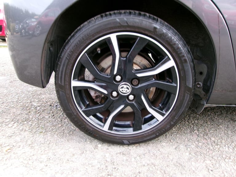 2015 Toyota Yaris 1.33 VVT-i Sport 5dr HATCHBACK PETROL Manual