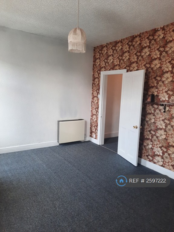 3 bedroom house in Old Hall Drive, Manchester, M18 (3 bed) (#2597222)
