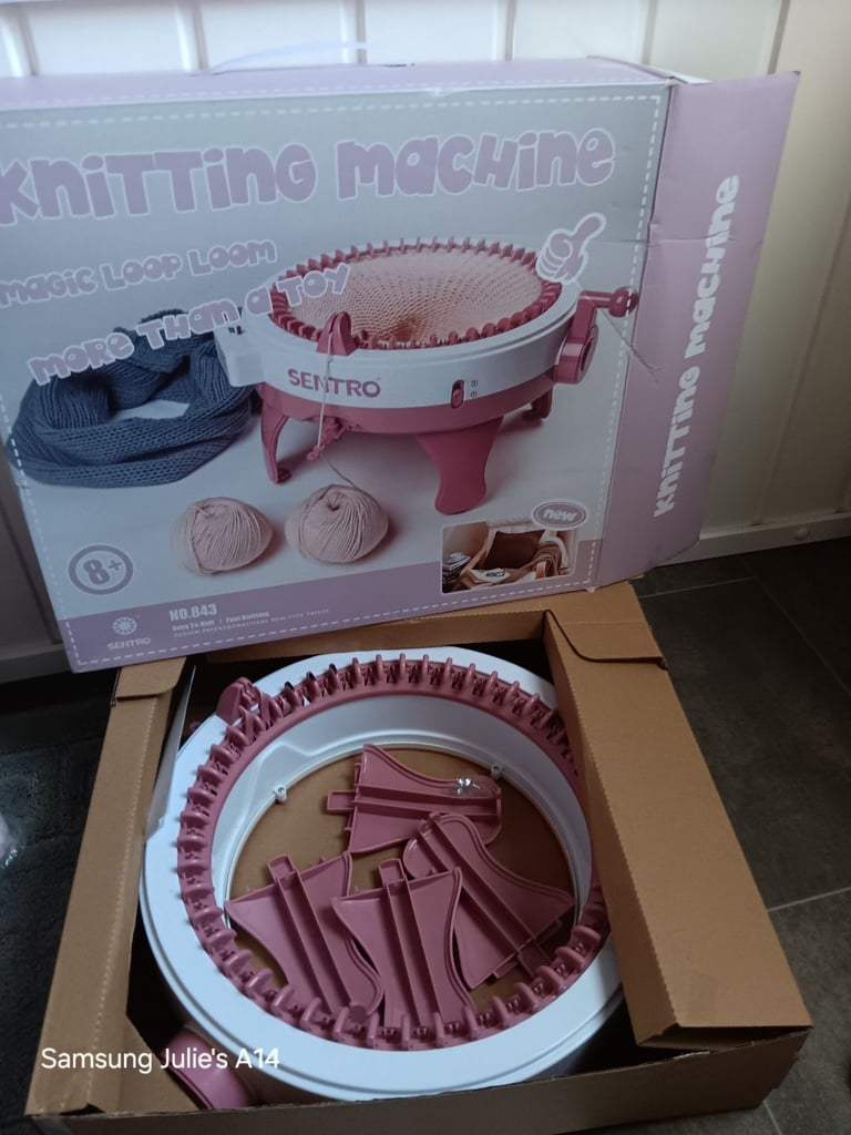 Knitting machine