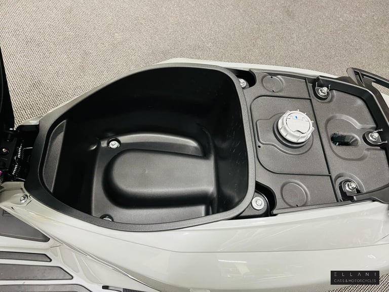 2025 Lambretta X 300 300 Scooter Petrol Automatic Euro 5 (25 ps) Scooter Petrol Automatic